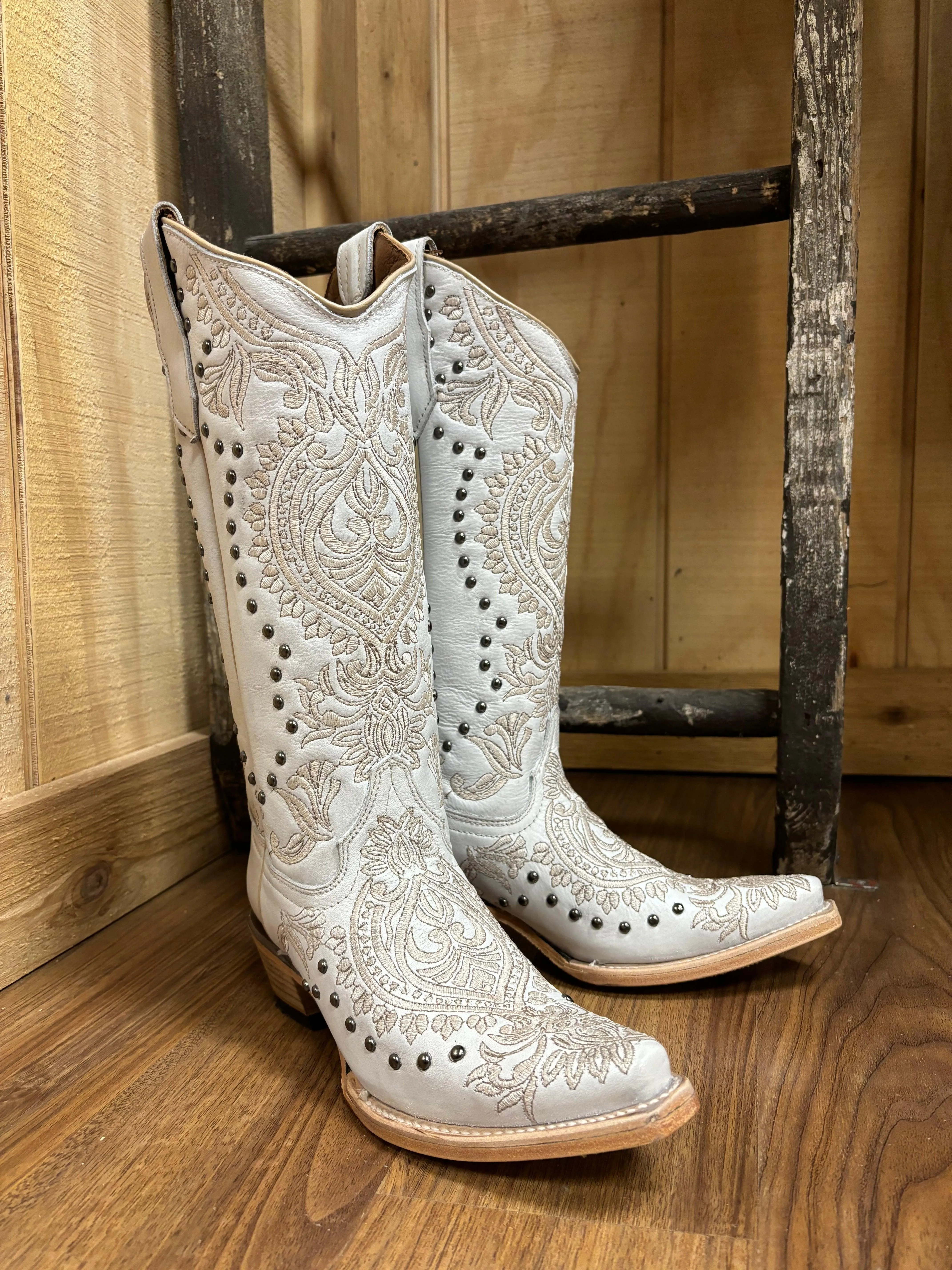 Circle G Women's White Embroidered & Stud Snip Toe Cowgirl Boots L6063
