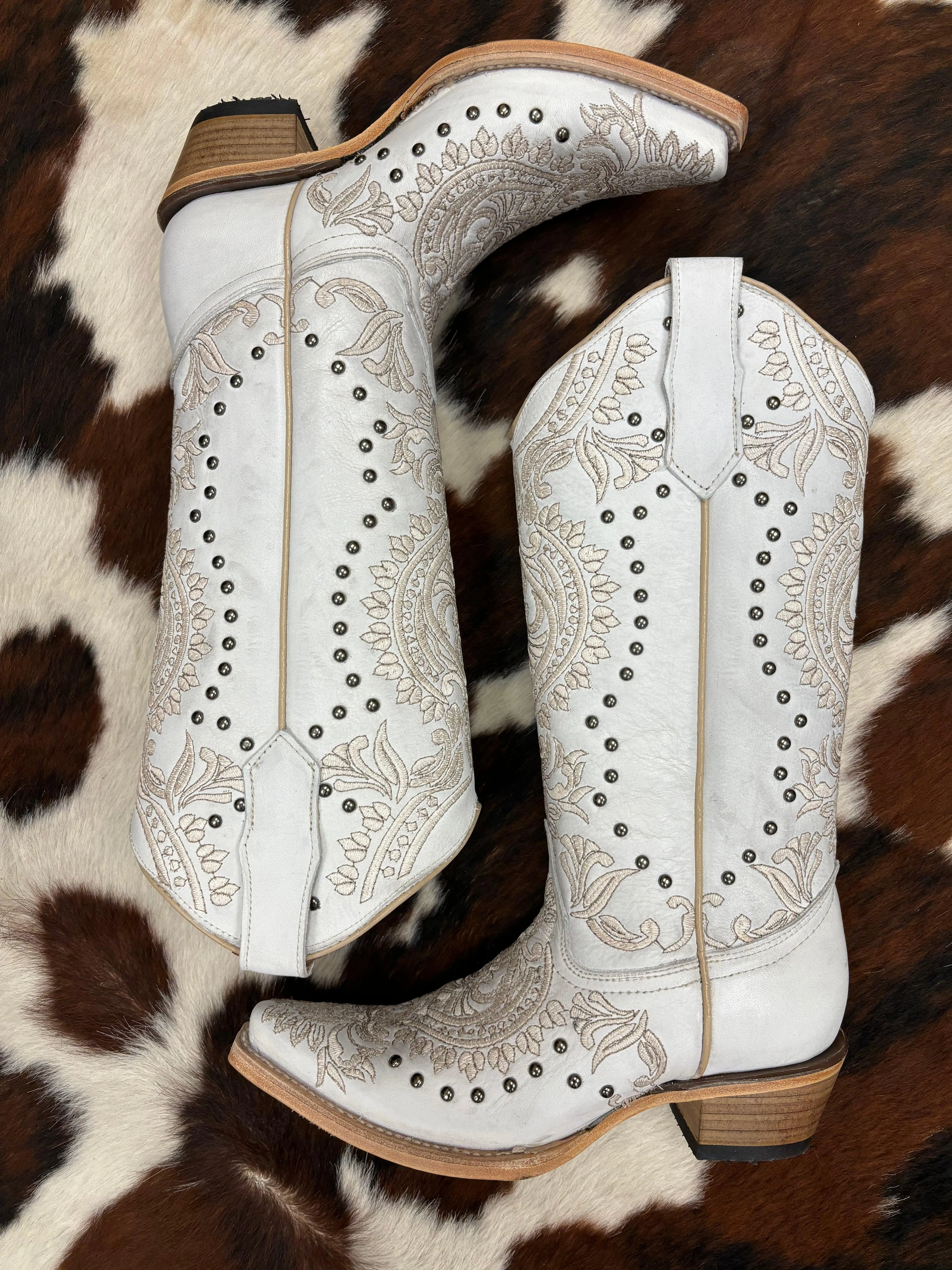 Circle G Women's White Embroidered & Stud Snip Toe Cowgirl Boots L6063