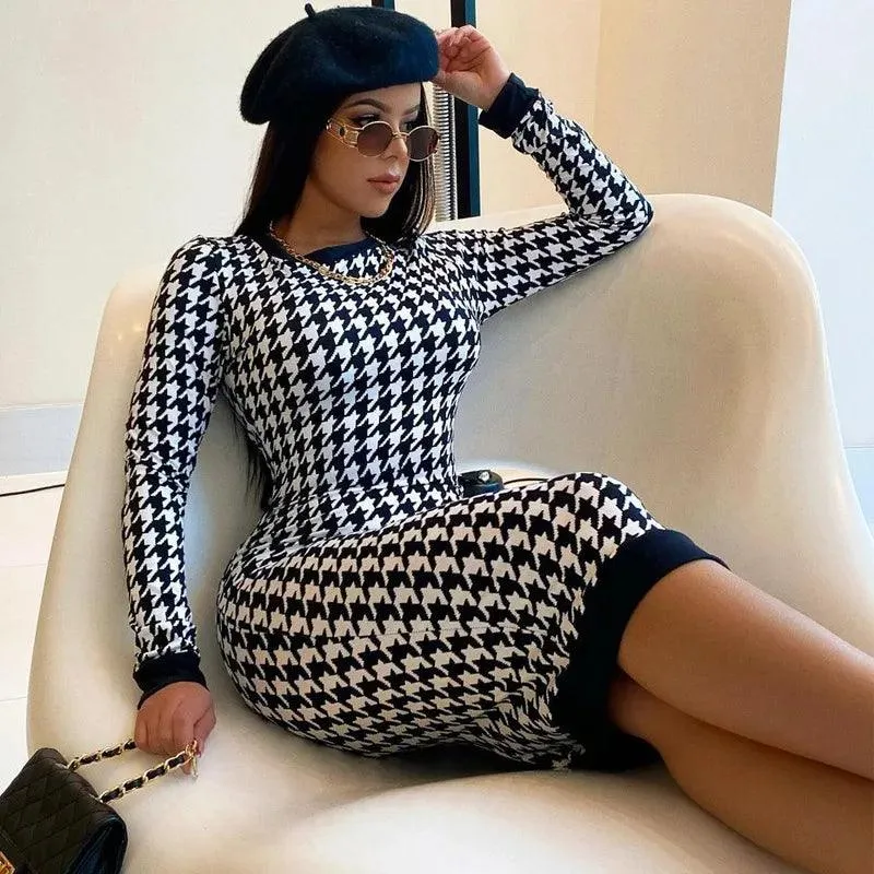 CLASSIC HOUNDSTOOTH PULLOVER DRESS - TIMELESS ELEGANCE IN EVERY THREAD