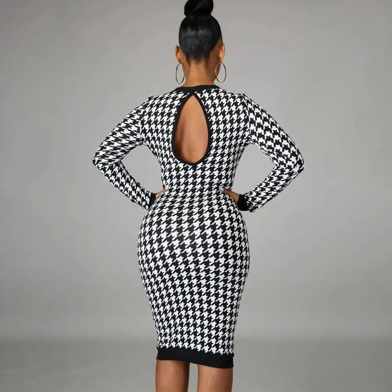 CLASSIC HOUNDSTOOTH PULLOVER DRESS - TIMELESS ELEGANCE IN EVERY THREAD