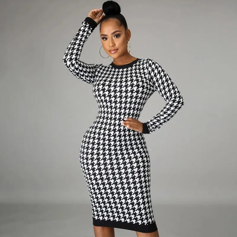 CLASSIC HOUNDSTOOTH PULLOVER DRESS - TIMELESS ELEGANCE IN EVERY THREAD