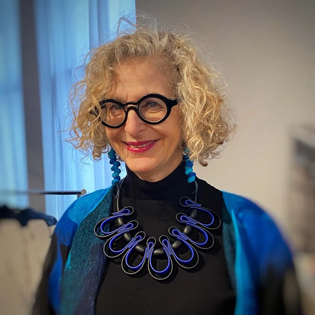 dynamic squiggle necklace