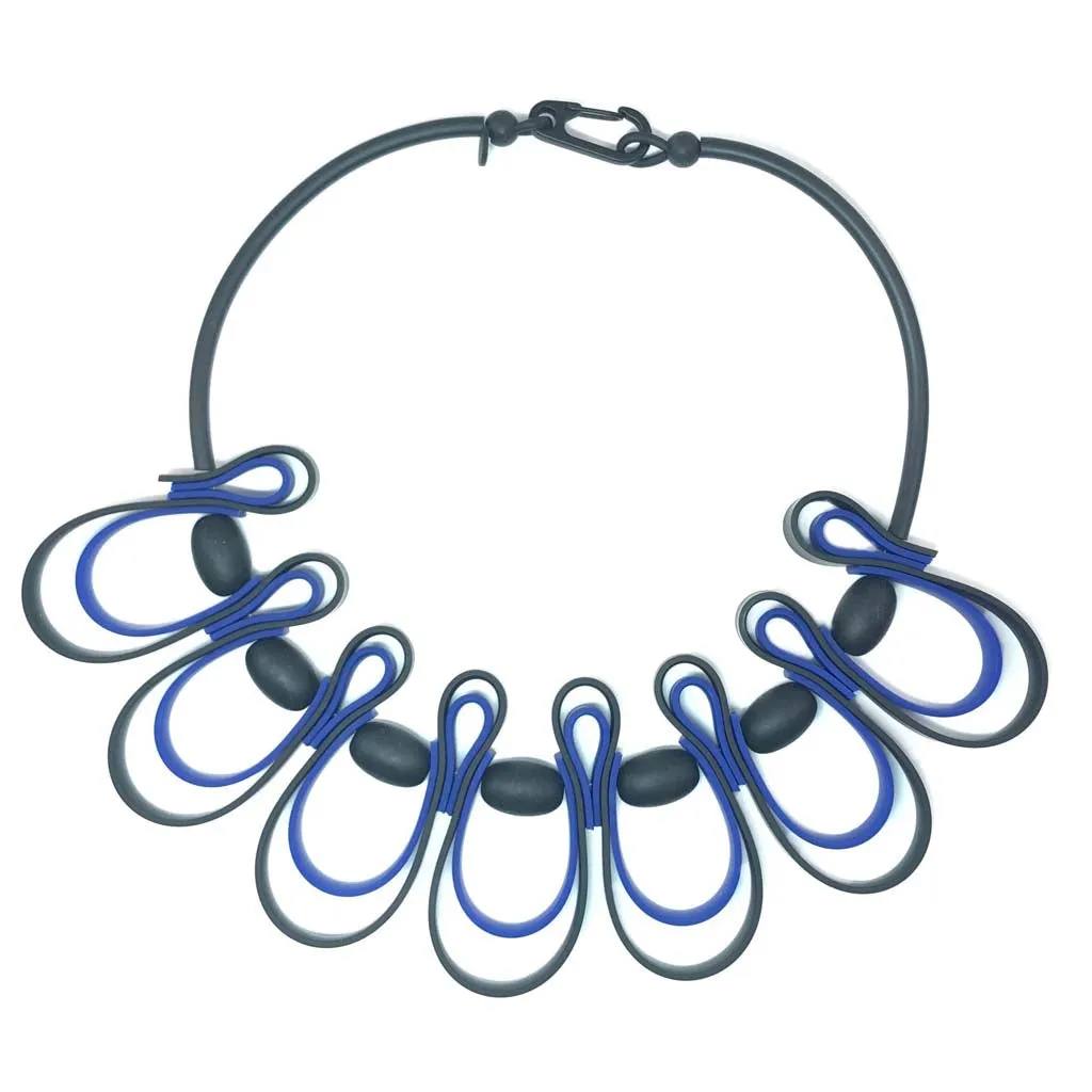 dynamic squiggle necklace