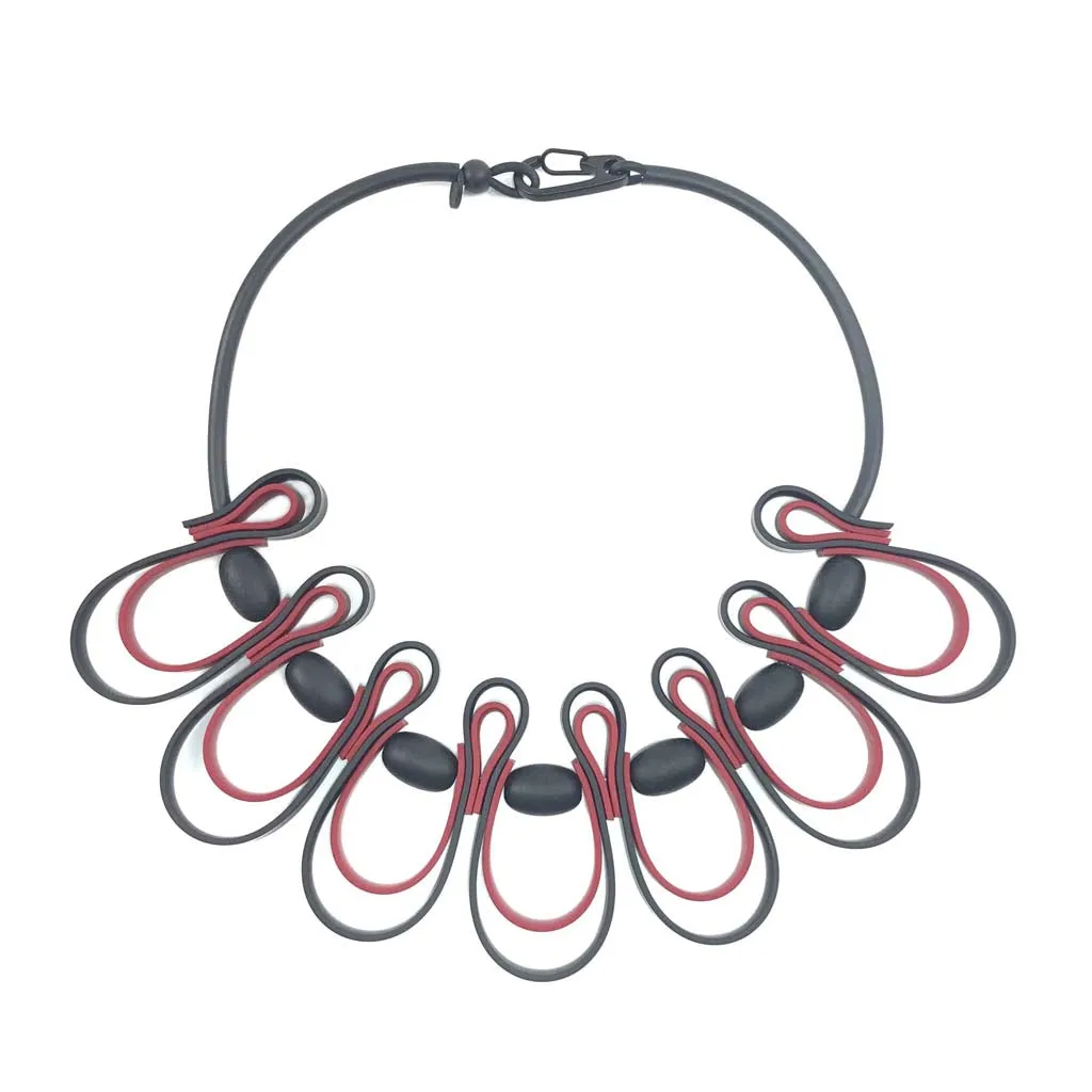 dynamic squiggle necklace